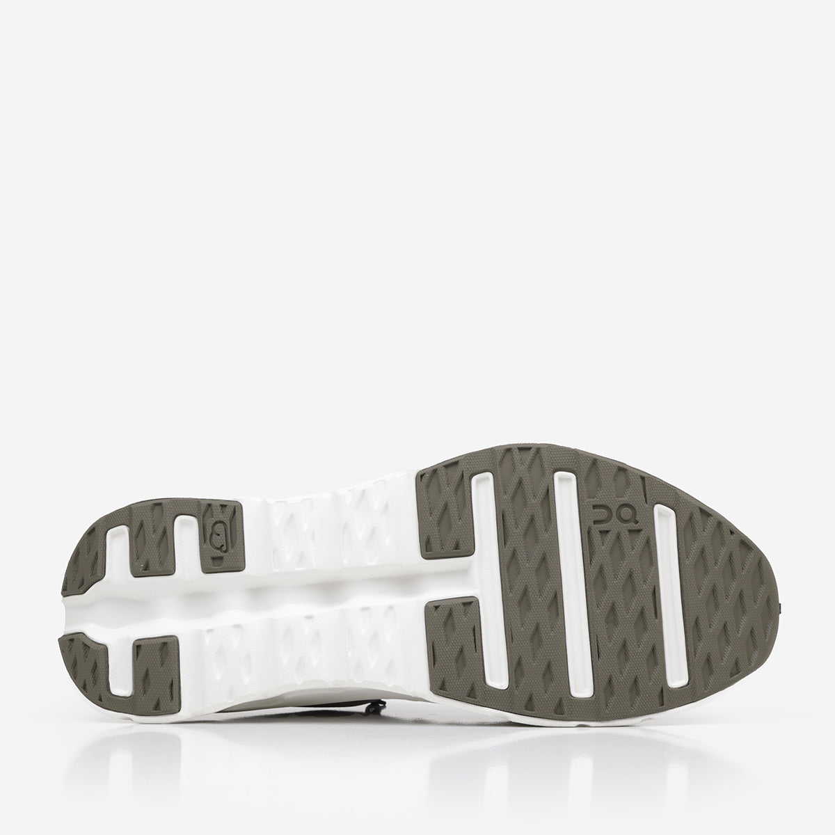 main ON Cloudtilt Shoes