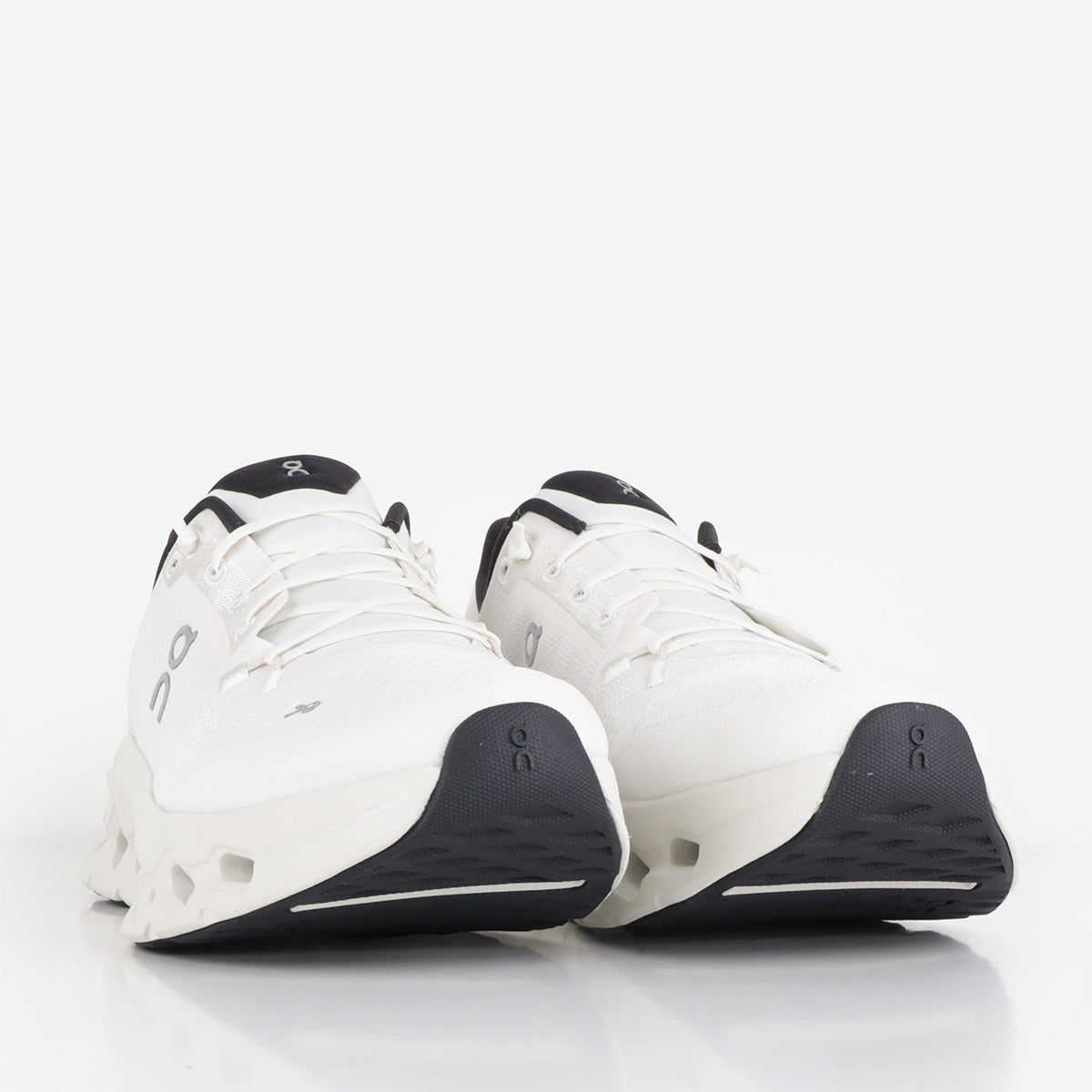 ON Cloudtilt Shoes, Pearl Ice, Detail Shot 3