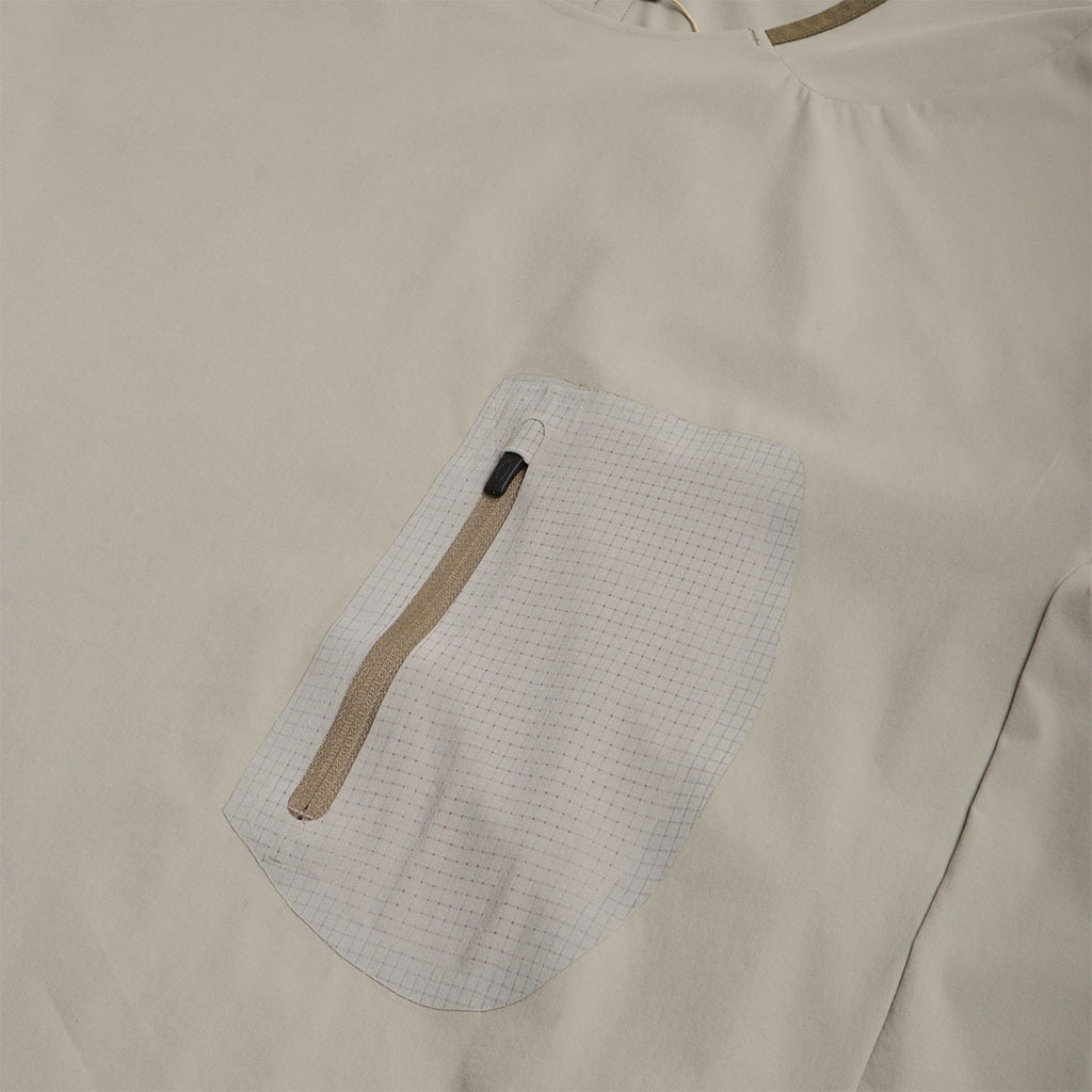 Oakley Latitude Flight Convert Shell T-Shirt, Boulder Green, Detail Shot 2