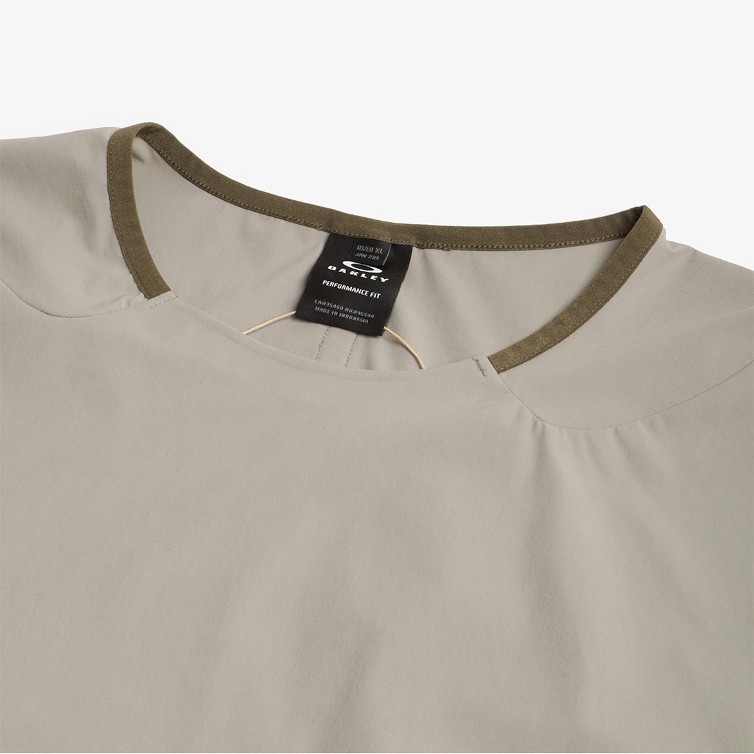 Oakley Latitude Flight Convert Shell T-Shirt, Boulder Green, Detail Shot 3
