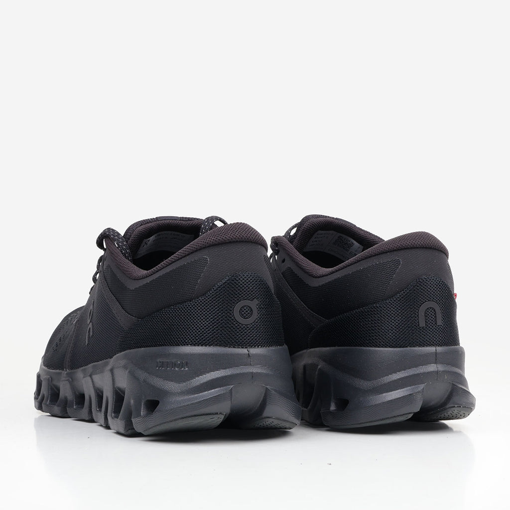 ON Running Cloud X 5 shoes in Black, heel and back view