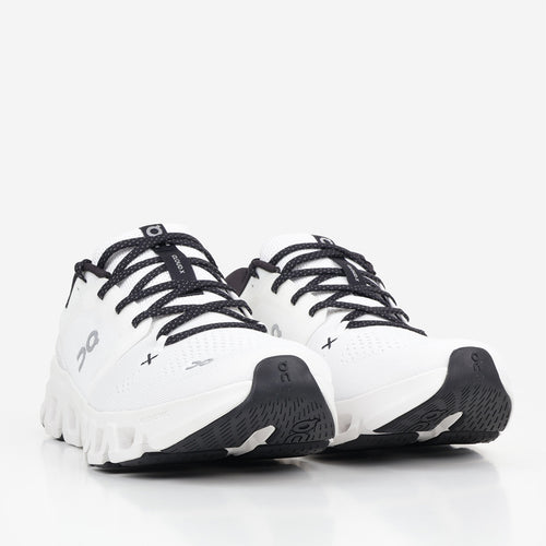 Front three-quarter view of the pair, Cloud X 5 shoes