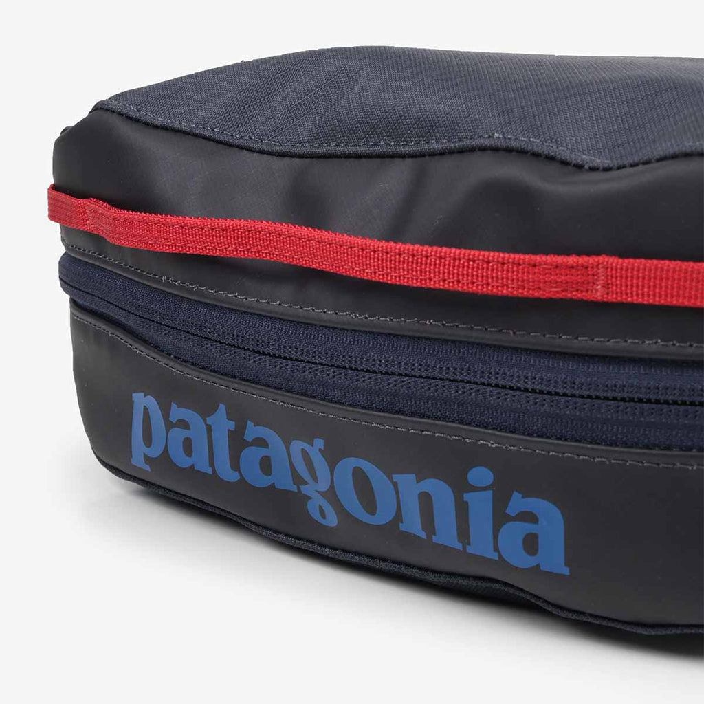 Patagonia Black Hole Cube 3L, Smolder Blue w Amanita Red, Detail Shot 3