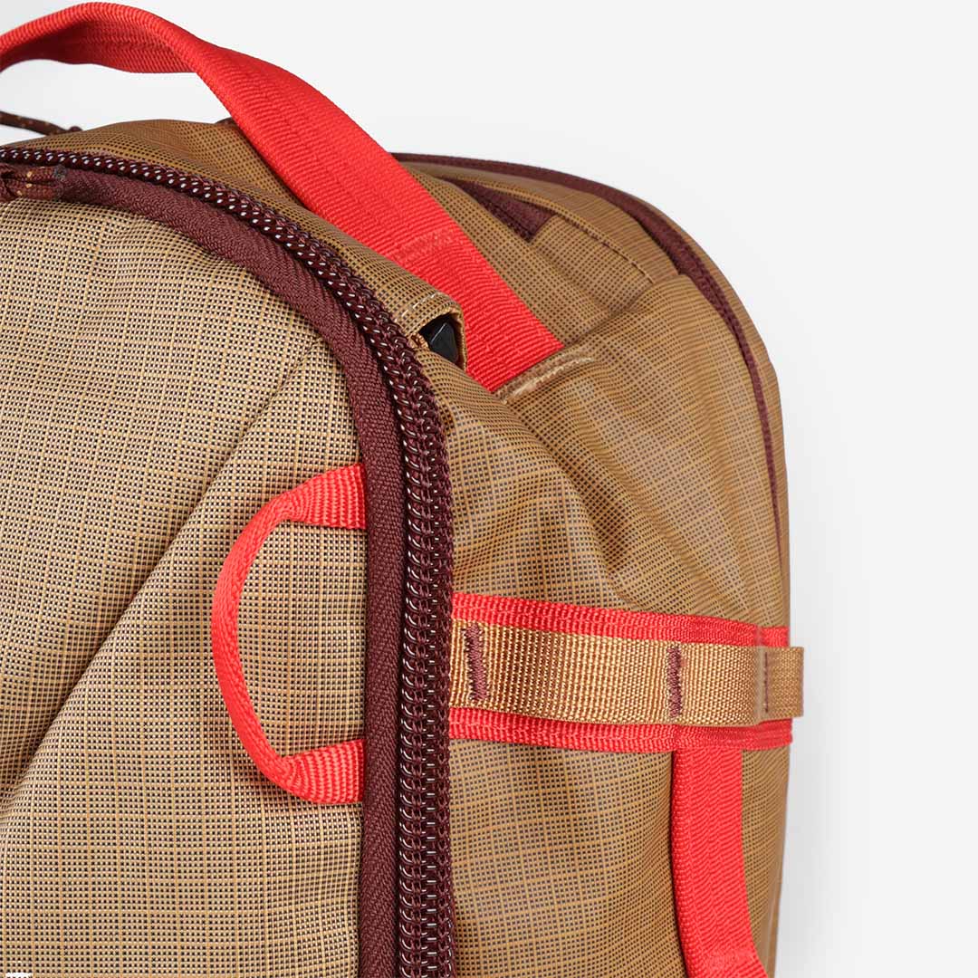 Patagonia Black Hole Mini MLC 30L Bag, Talon Gold, Detail Shot 5
