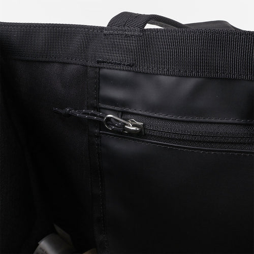 Zip pocket detail, Patagonia Black Hole Tote 25L in black