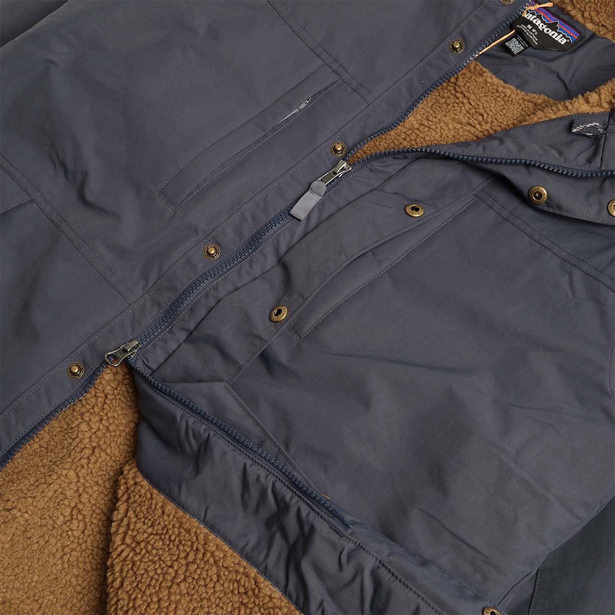 main Patagonia Isthmus Parka Jacket, Smolder Blue, Detail Shot 4