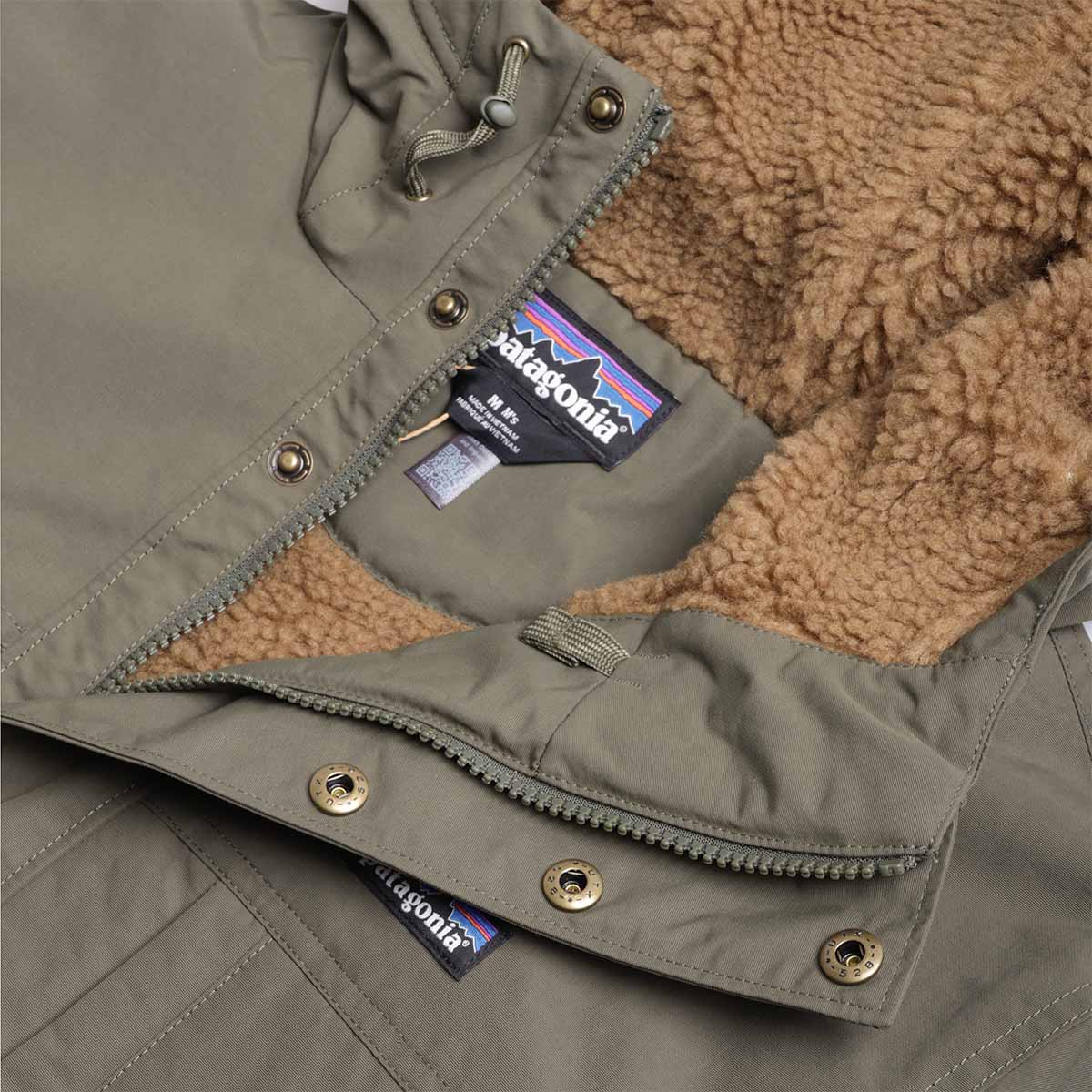 main Patagonia Isthmus Parka Jacket, Basin Green, Detail Shot 3