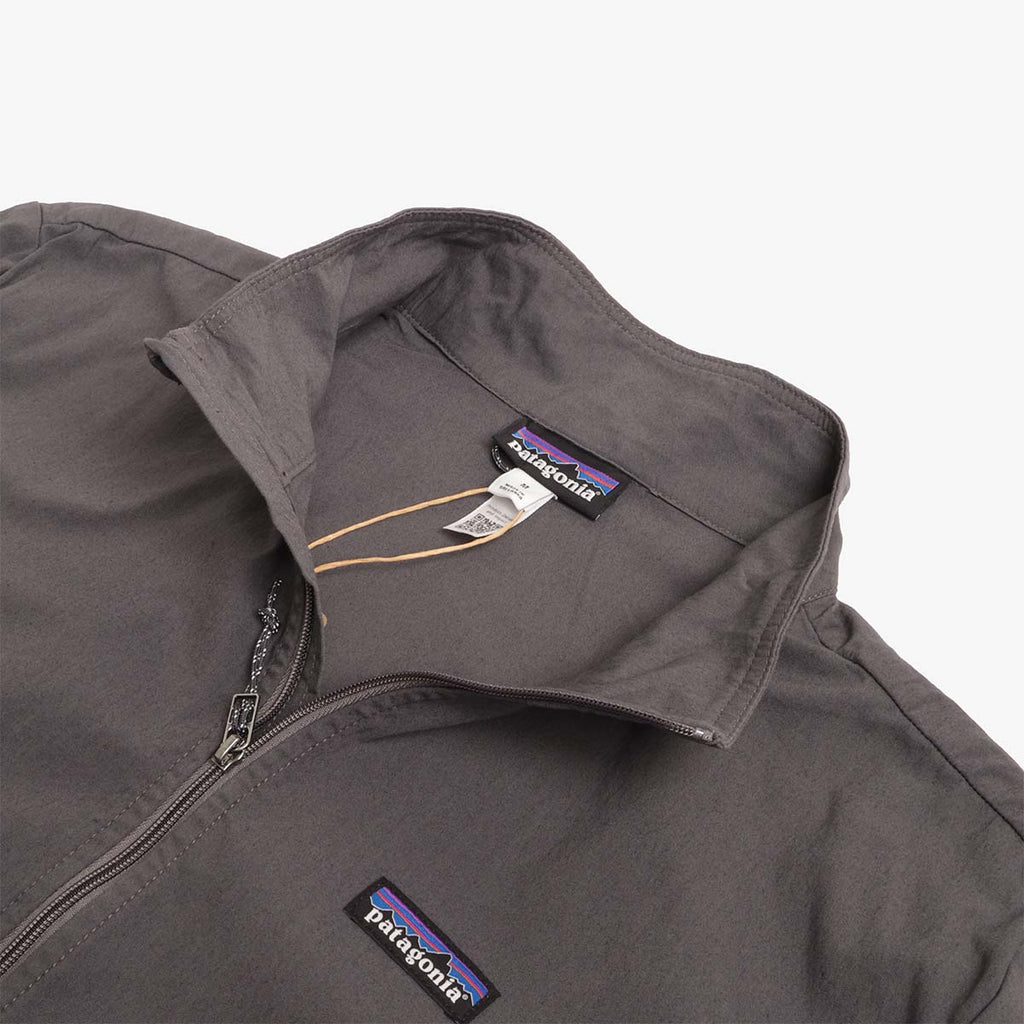 Collar and zip detail, forge grey Nomader jacket