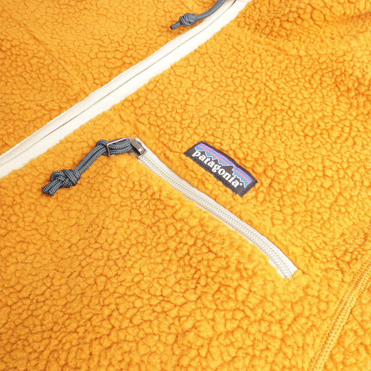 Chest zip pocket with Patagonia label, Retro Pile fleece