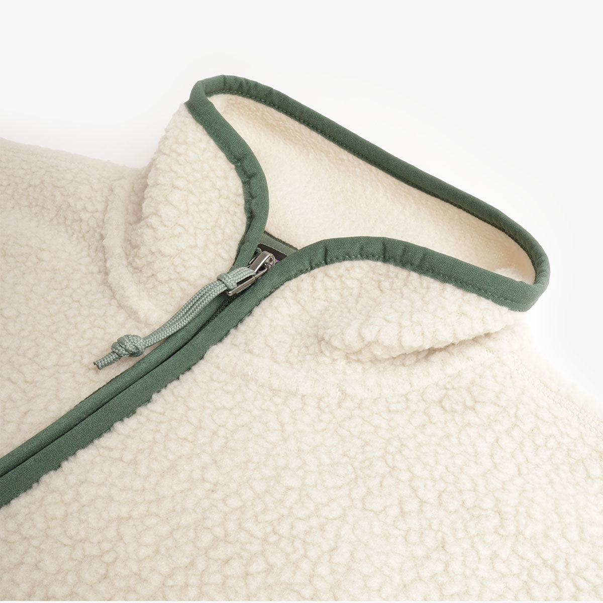 Stand collar with green trim, Patagonia Retro Pile jacket