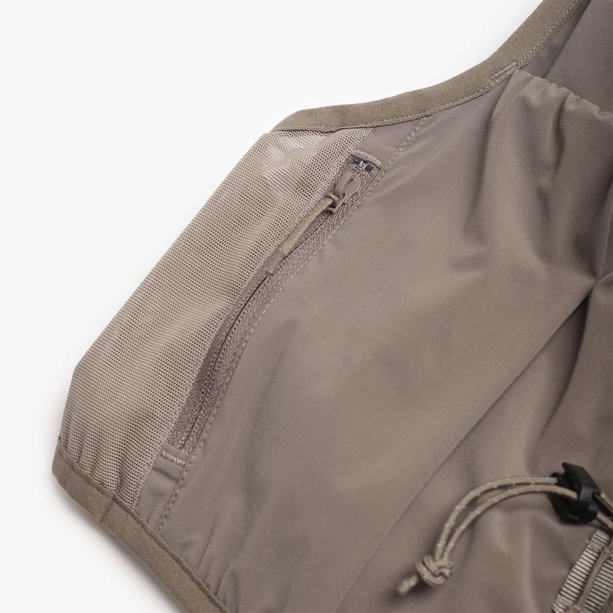 Satisfy Justice Cordura Hydration Vest 5L, Falcon, Detail Shot 5