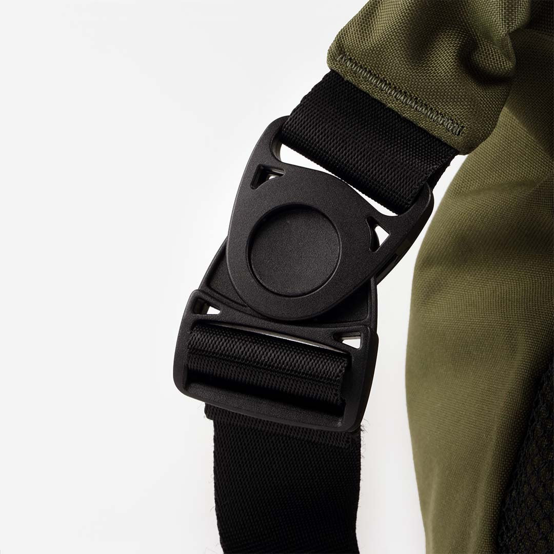 Snow Peak Everyday Use Middle Shoulder Bag, Olive, Detail Shot 5