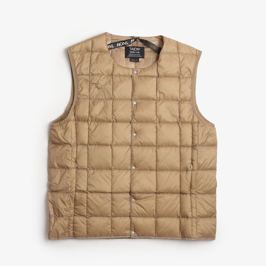 Taion Crew Neck Button Down Vest, Grayge, Detail Shot 1