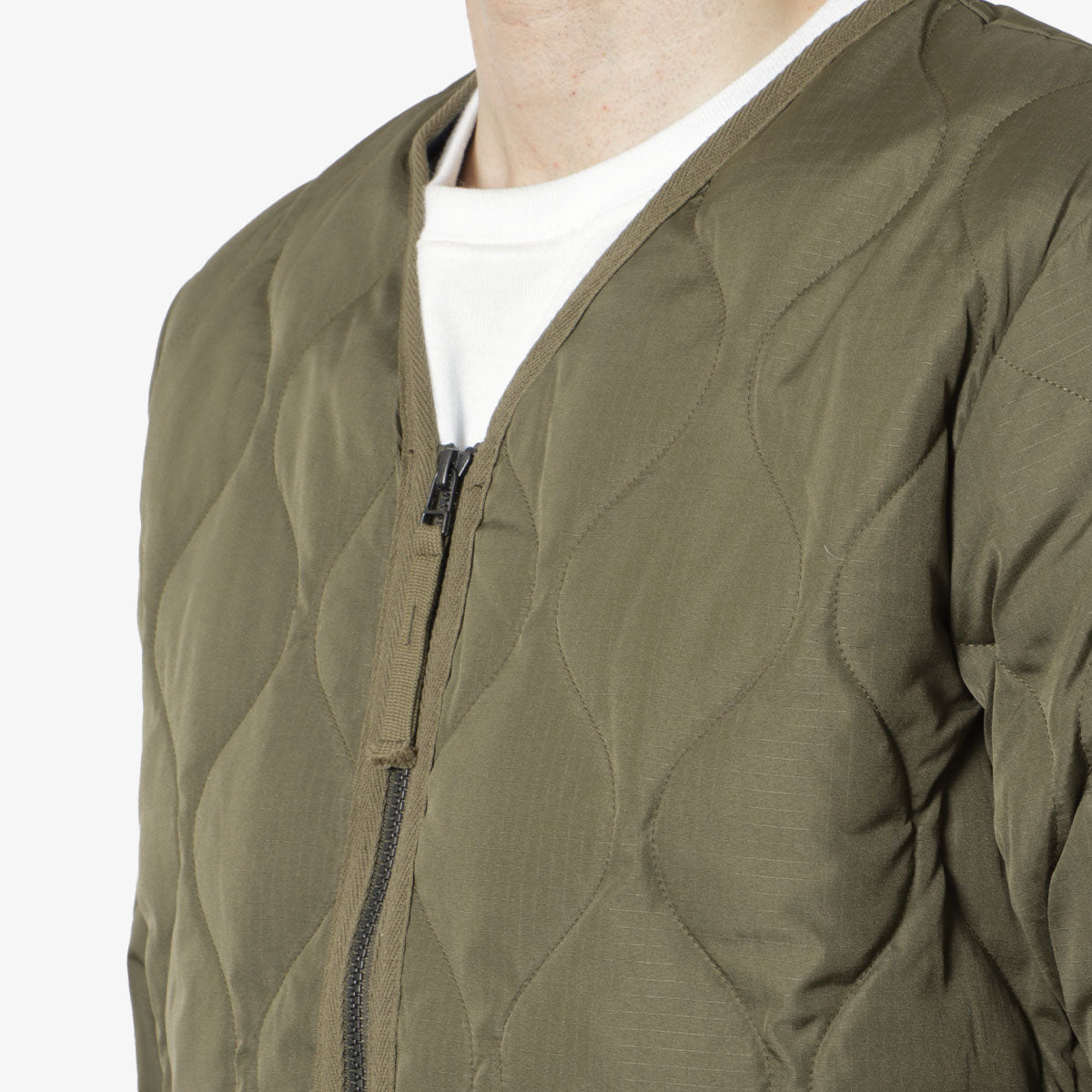 Taion Military W-Zip V Neck Down Jacket, Dark Olive, Detail Shot 2