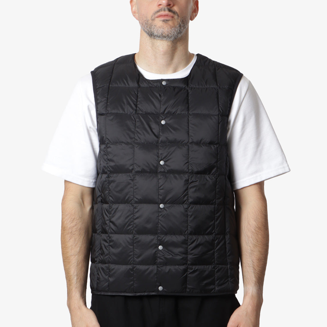 main Taion Crew Neck Button Down Vest, Black, Detail Shot 1