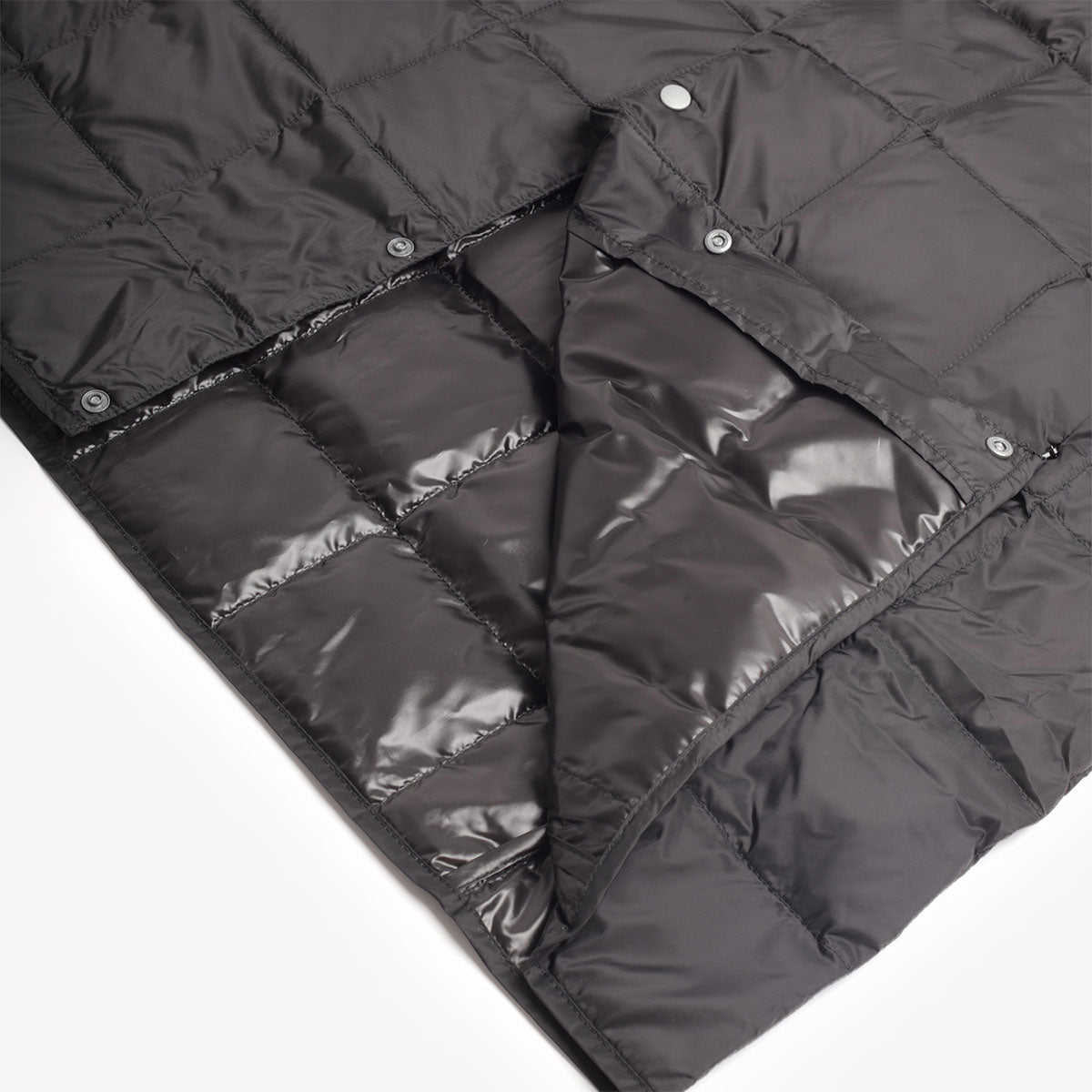 Taion V-Neck Down Vest - Black