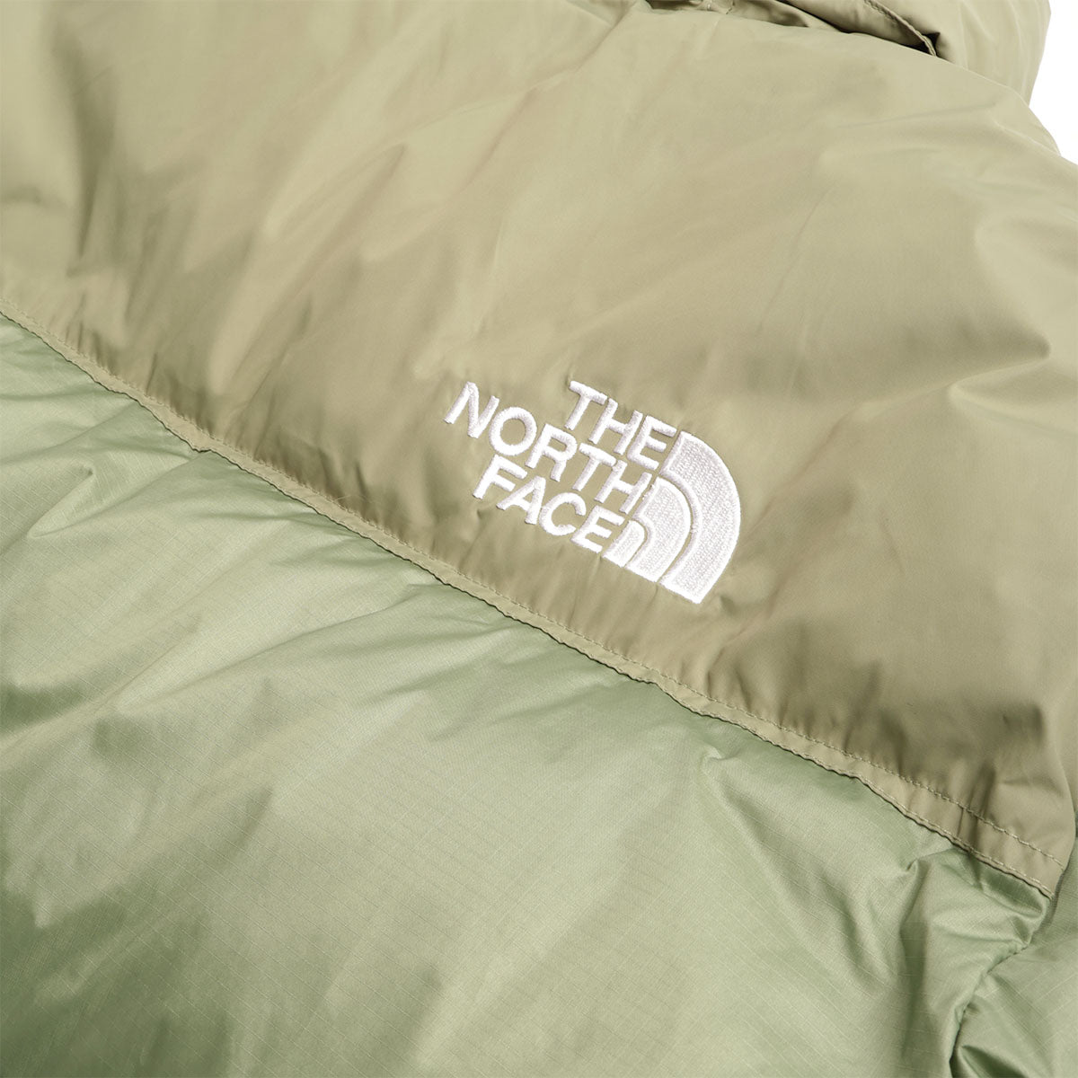 main The North Face 1996 Retro Nuptse Jacket, Bark Mist, Detail Shot 4