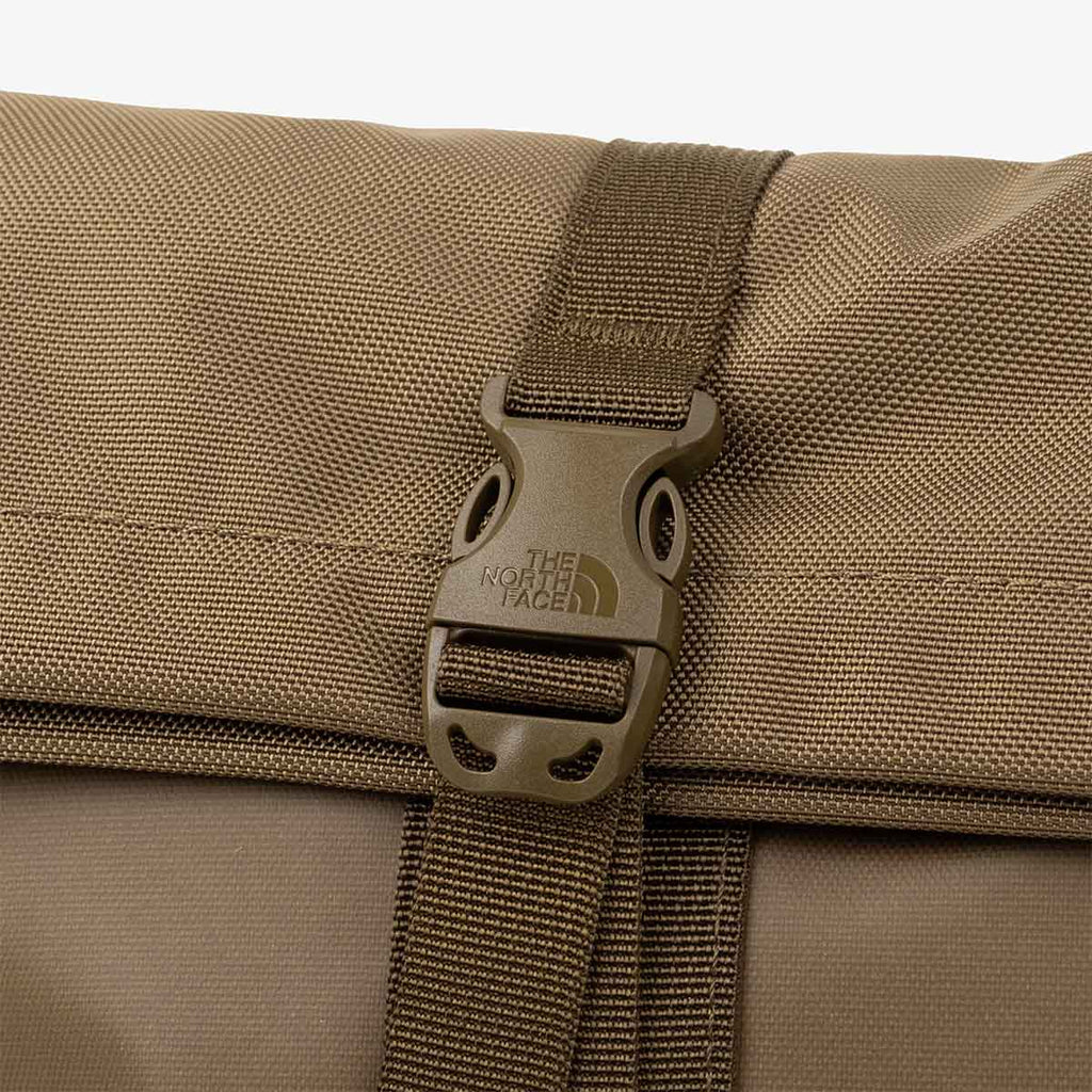The North Face Base Camp Shoulder Bag, Caraway Seeds Sycamore Green, Detail Shot 3