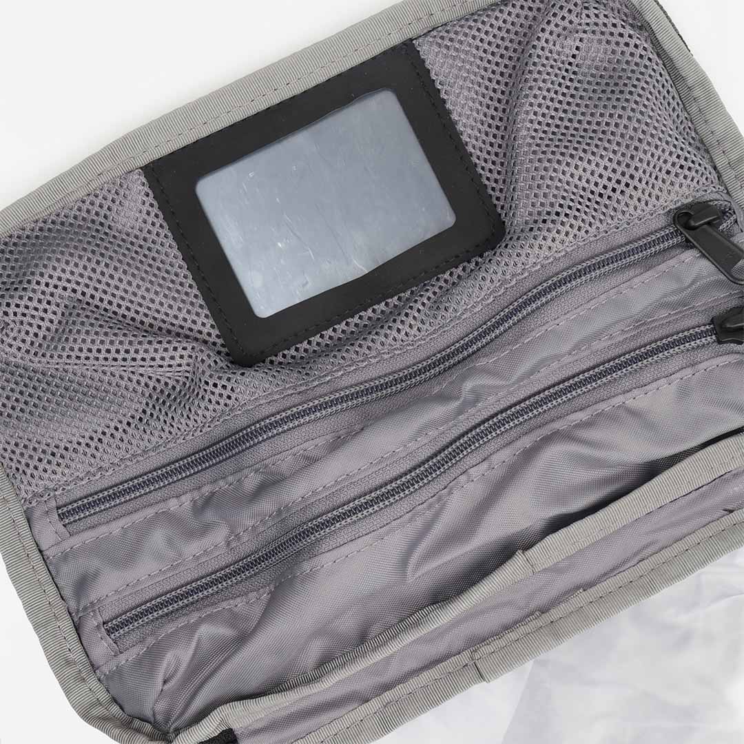 The North Face Base Camp Voyager Toiletry Kit, TNF Black Asphalt Grey, Detail Shot 4