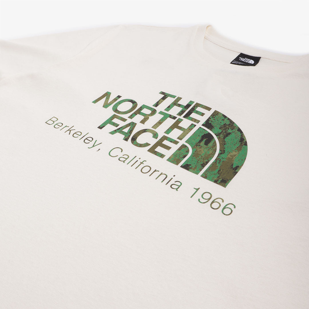 The North Face Berkeley California T-Shirt, White Dune Optic Emerald, Detail Shot 3