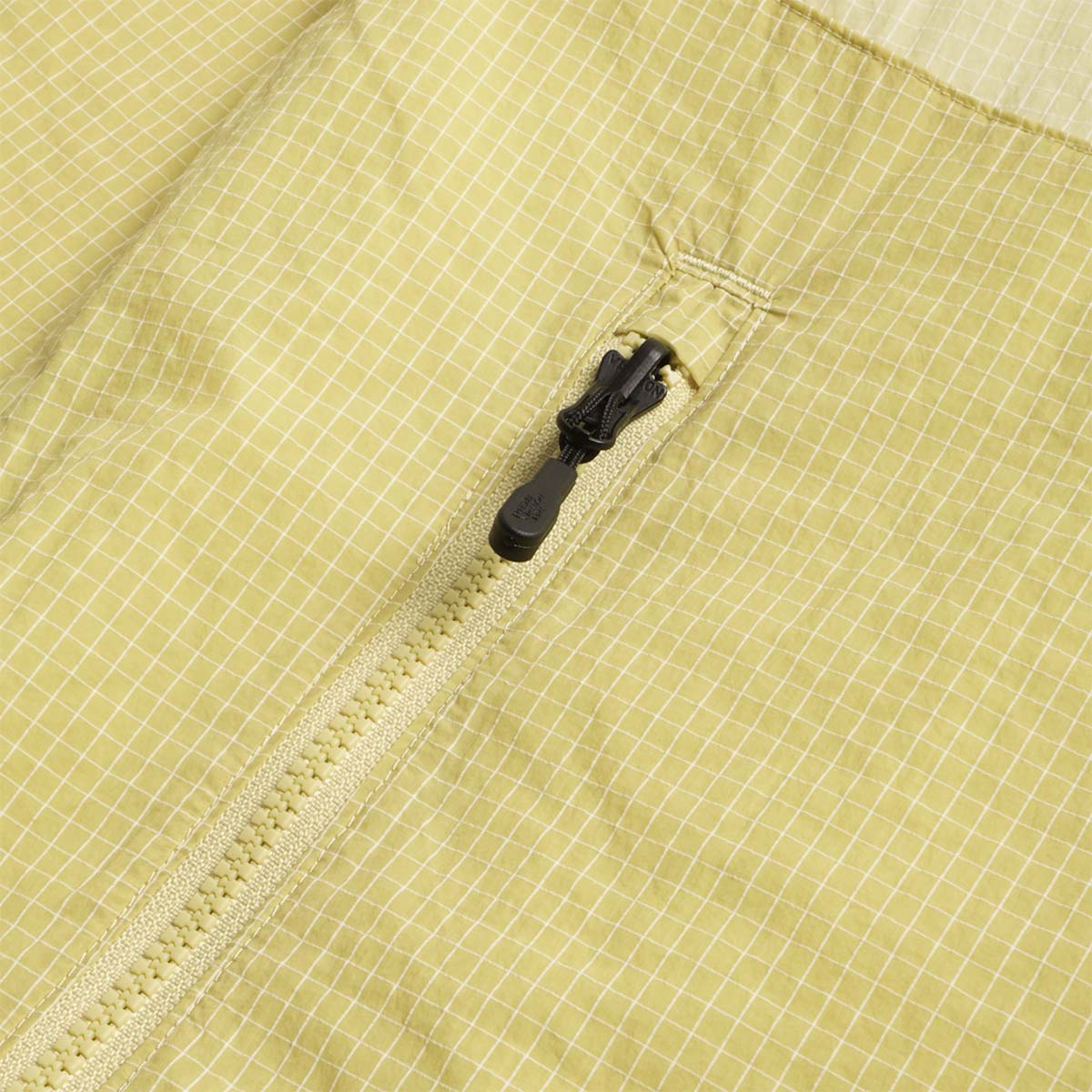 The North Face NSE Wind Jacket, Lemon Mist Pear, Detail Shot 3