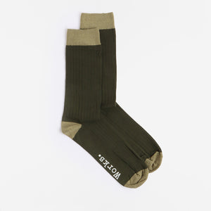 Chaussettes classiques Universal Works en laine mérinos - Olive