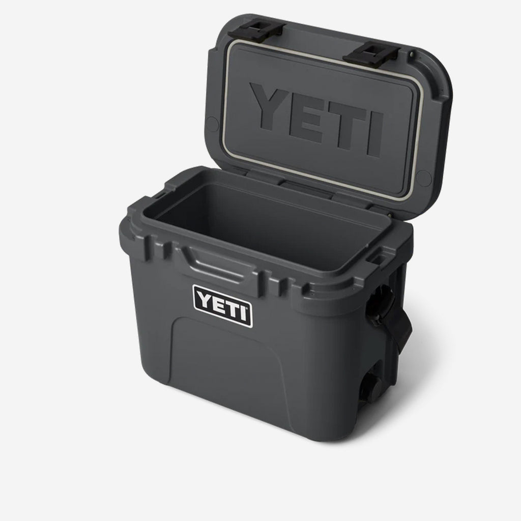 YETI Roadie 15 Cool Box, Charcoal, Detail Shot 5