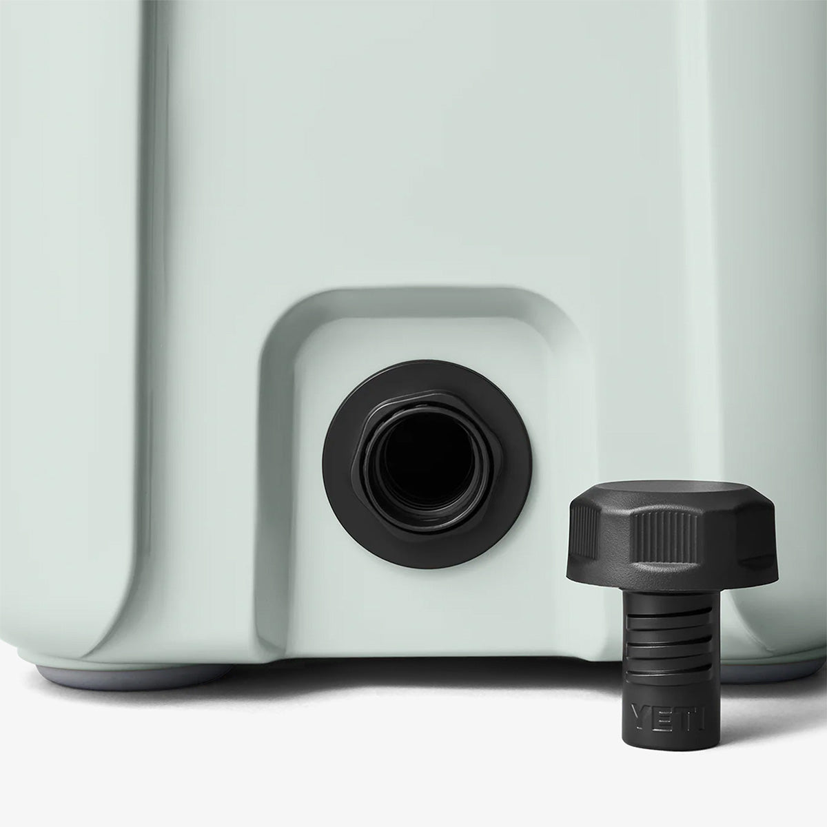 YETI Roadie 15 Cool Box, Ridgeline, Detail Shot 3