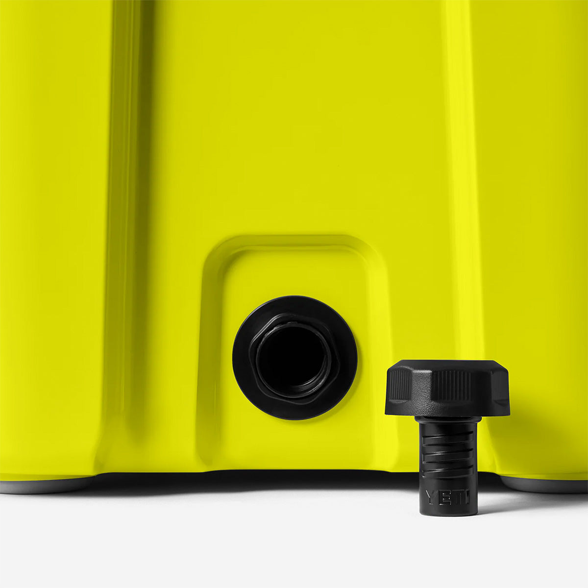 main YETI Roadie 24 Cool Box, Firefly Yellow, Detail Shot 8