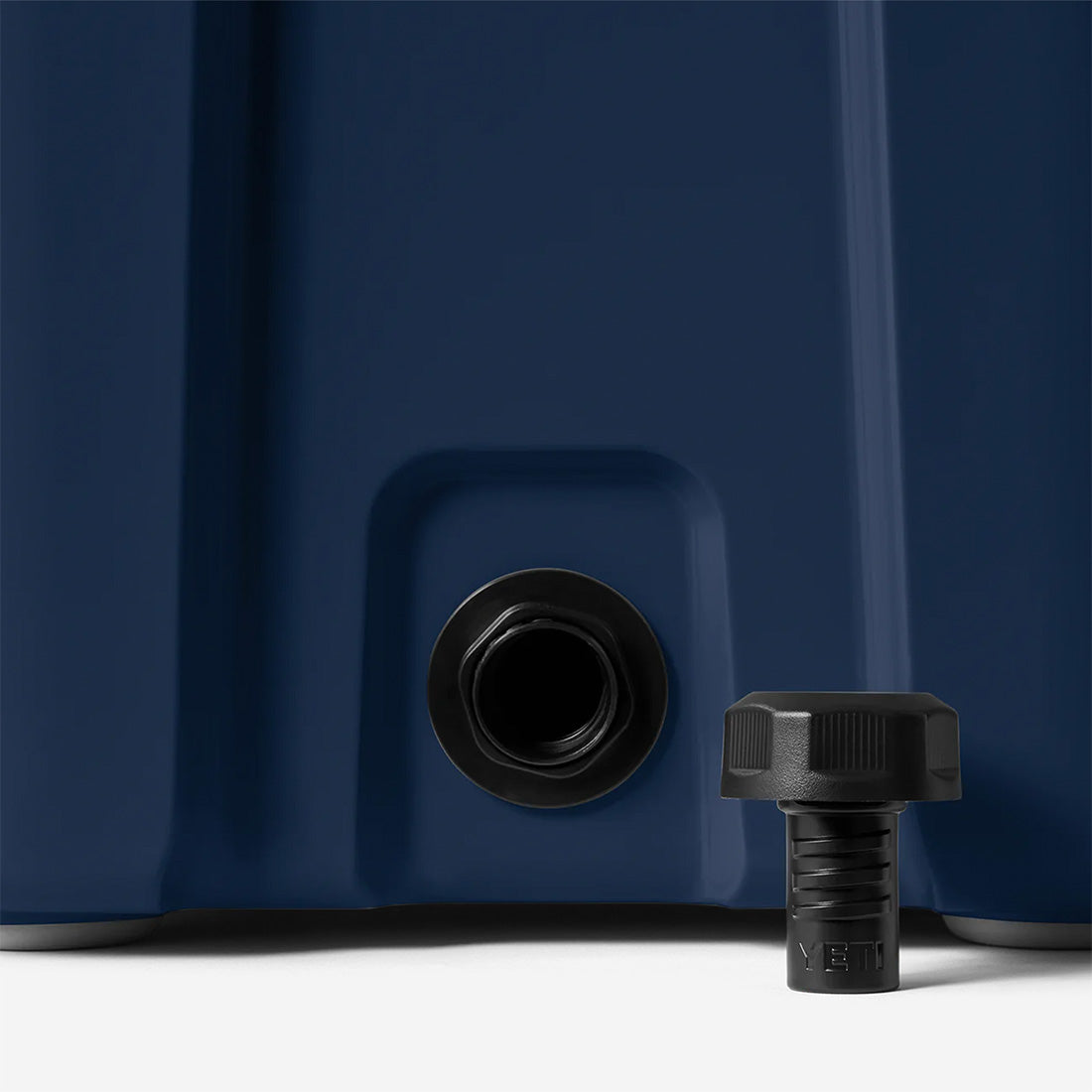 YETI Roadie 24 Cool Box, Navy, Detail Shot 6