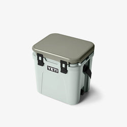 thumbnail YETI Roadie 24 Cool Box, Ridgeline, Detail Shot 2