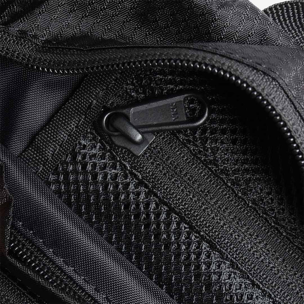 Gramicci Field Sacoche, Black, Detail Shot 3