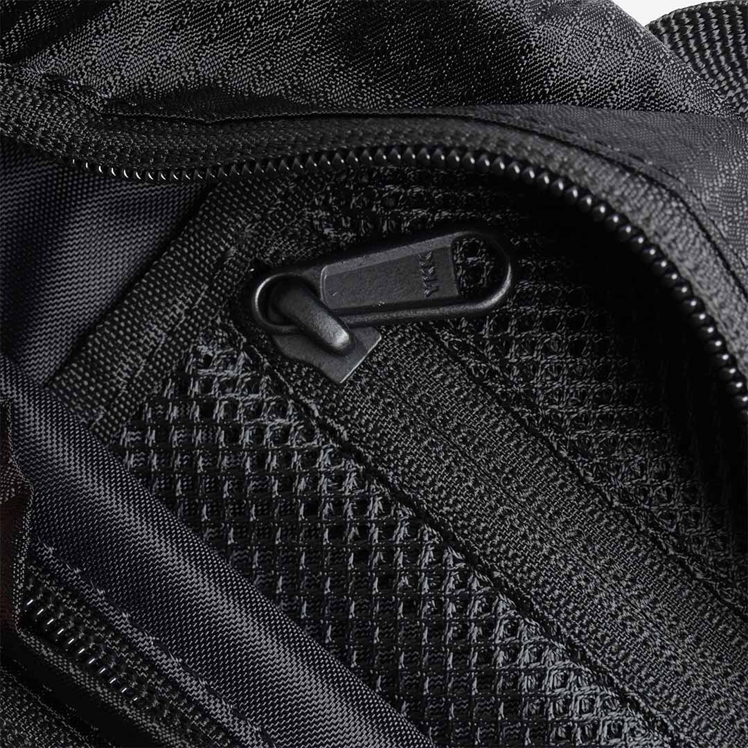 Gramicci Field Sacoche, Black, Detail Shot 3