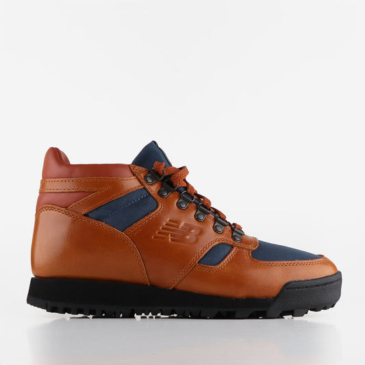 New Balance Rainier OG Shoes, Brown, Detail Shot 1