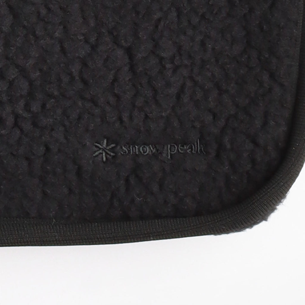 Snow Peak Thermal Boa Fleece Stole Scarf, Black, Detail Shot 3