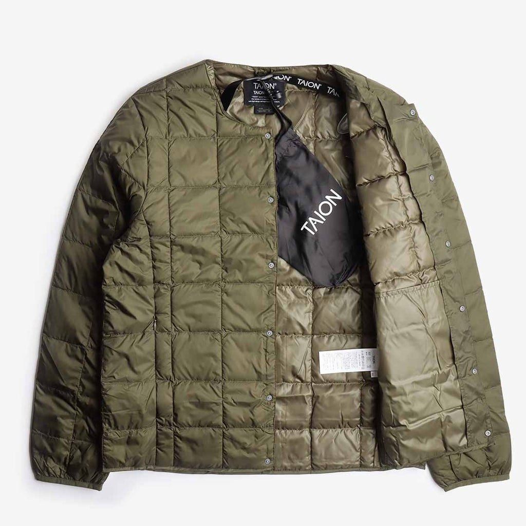 Taion Crew Neck Button Down Jacket, Dark Olive, Detail Shot 3