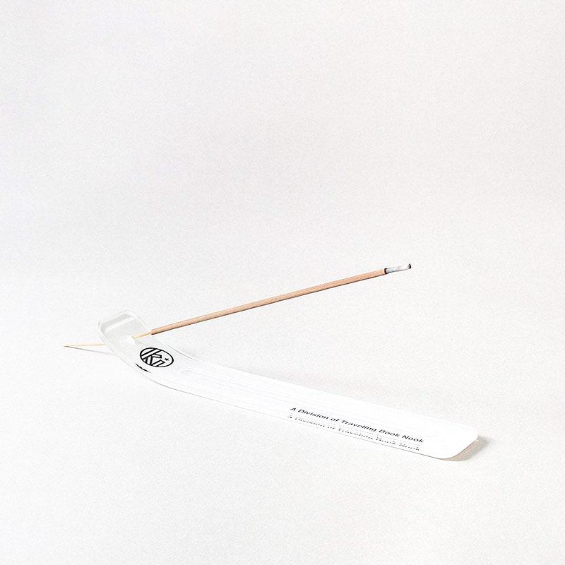 Kuumba Acrylic Tray Holder, White, Detail Shot 1